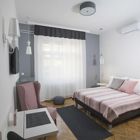 Appartamento Dom Apartman Szeged Esterno foto